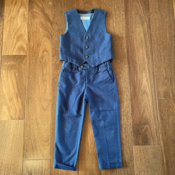 H&M vest and skinny pants - Picture 2 of 6